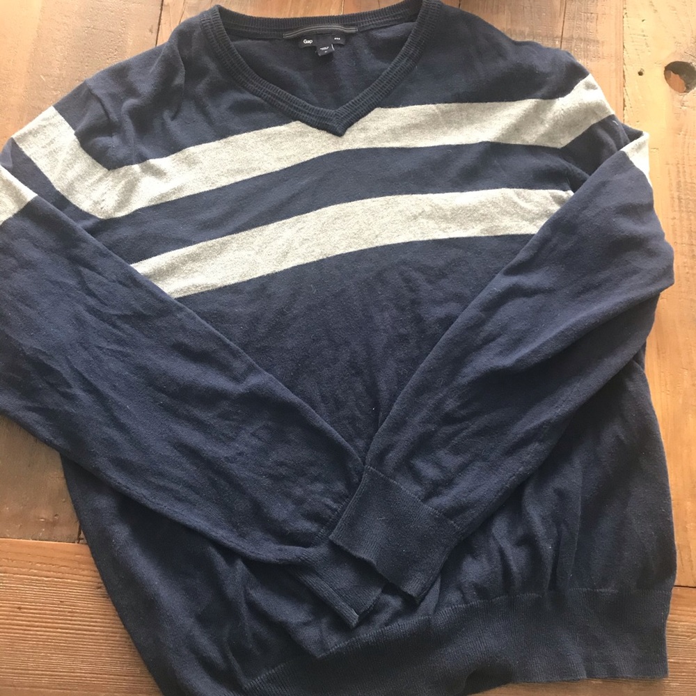 Gap sweater